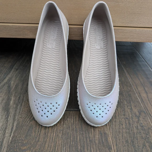 Skechers Foamies, size 9 flats, iridescent - Picture 2 of 6